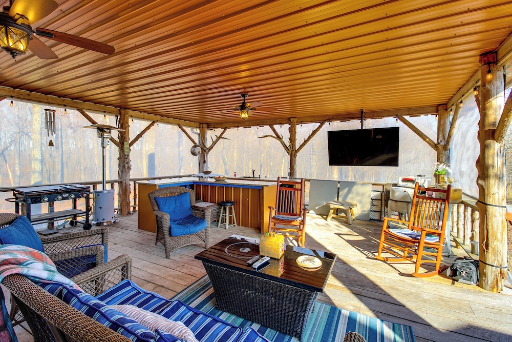 Reel in Fish, Relax By Fire: Mcminnville Cabin