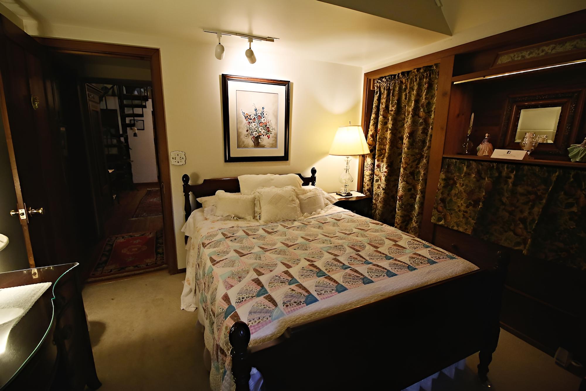 The Ebenezer House Bed & Breakfast