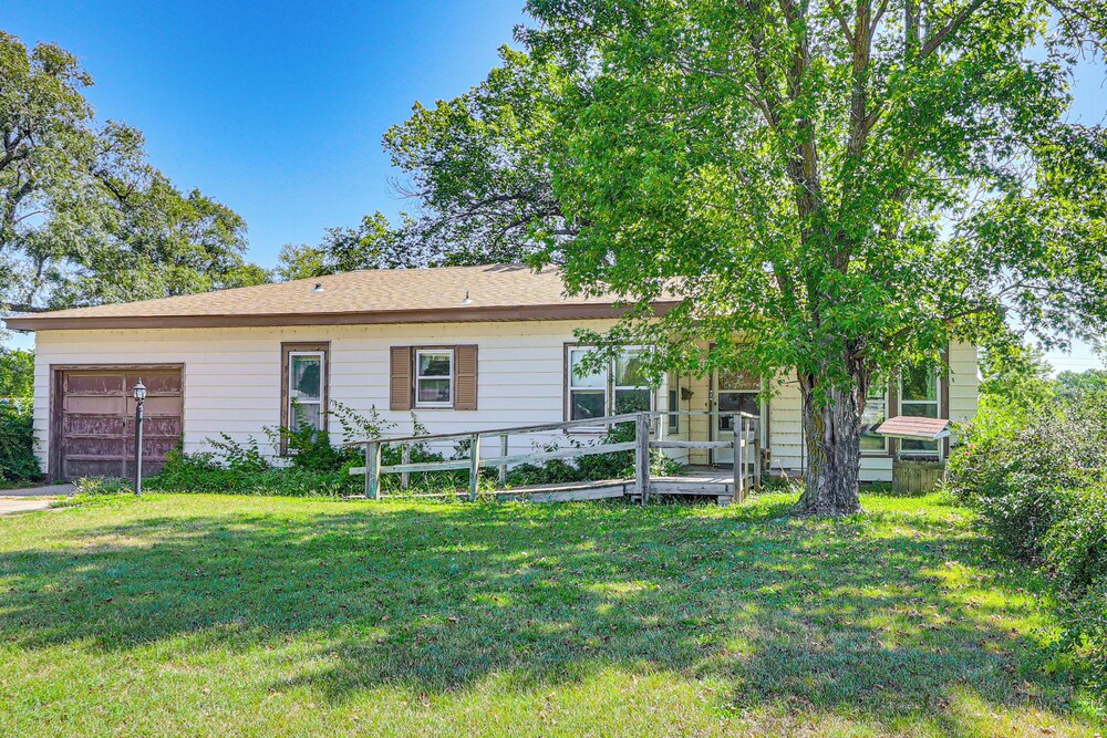Sterling Home w/ Patio & Grill: 1 Mi to College! view 3