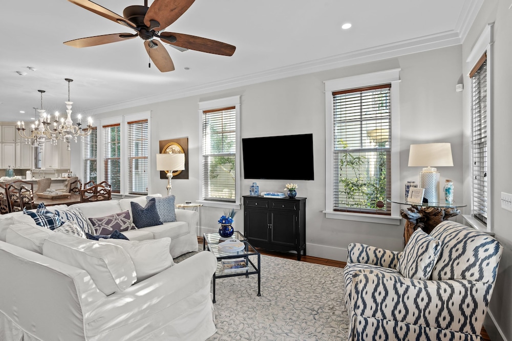 Seagrove Gardens Mins to the Beach Santa Rosa Retreat w Golf Cart A Design