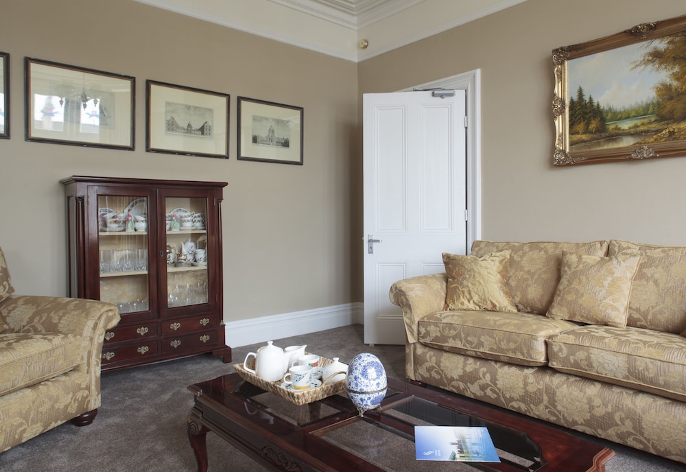 2 Crescent Gardens