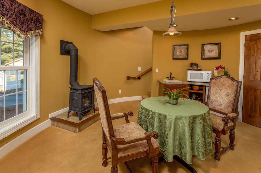 Goldmoor Inn
