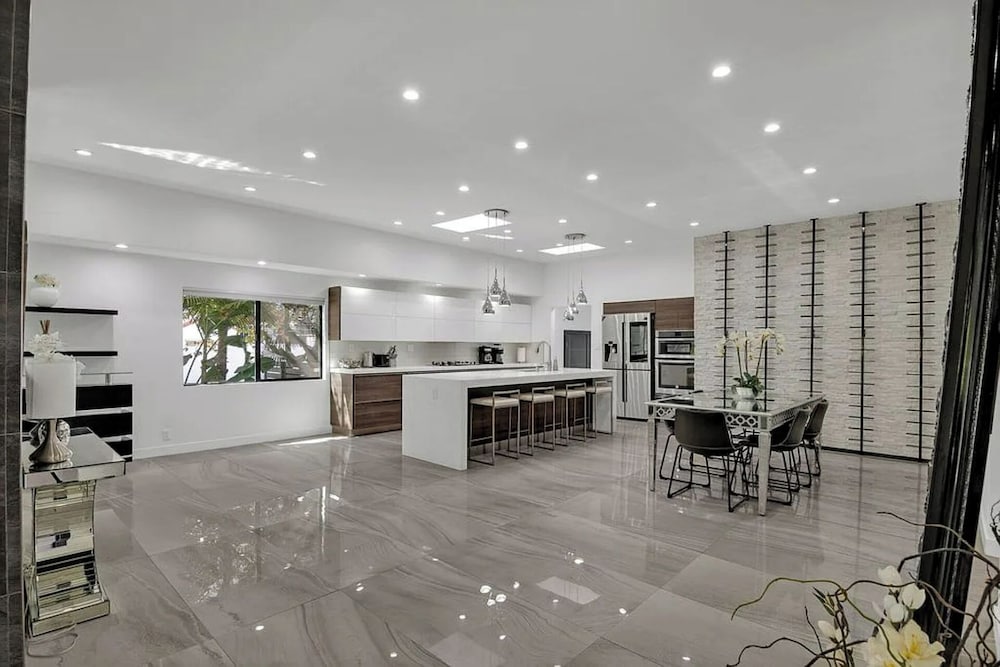 Mansfield Modern - Ultimate Entertainers Oasis With Guest House