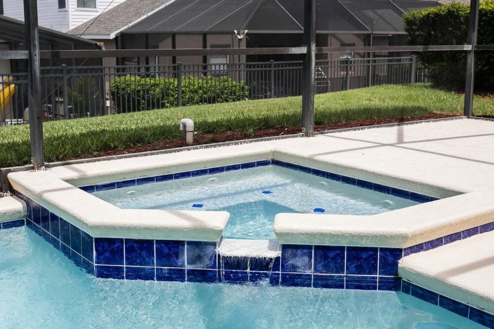 7BR Pool Home Emerald Island by SHV-8409