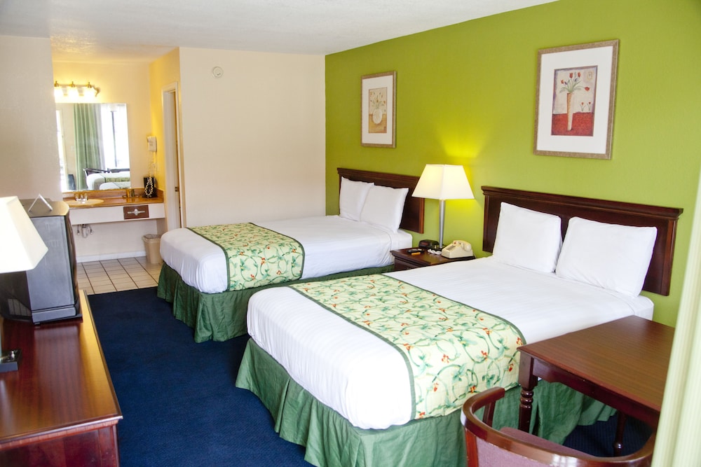 Days Inn by Wyndham DeFuniak Springs view 5