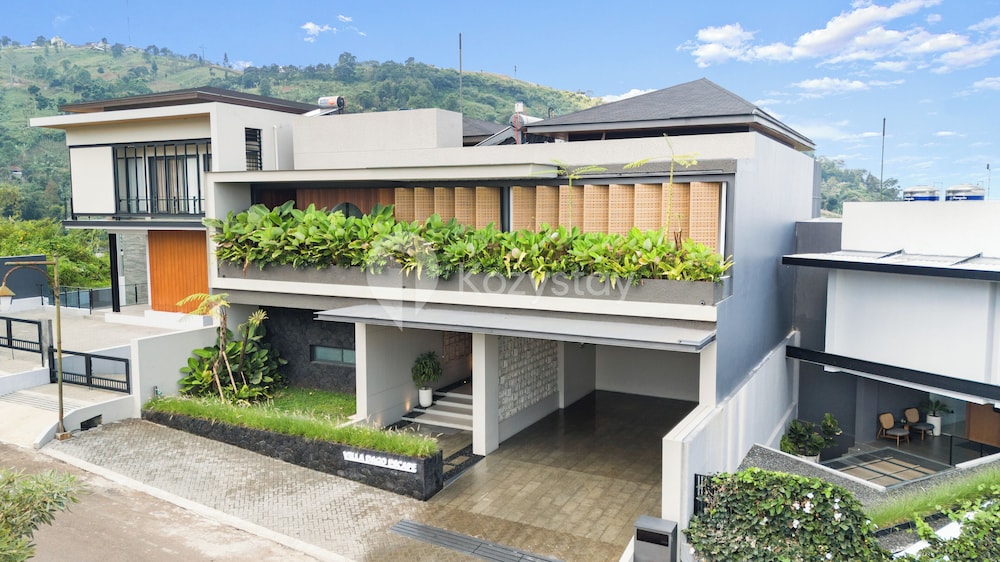 Dago Escape Villa by Kozystay - Bandung