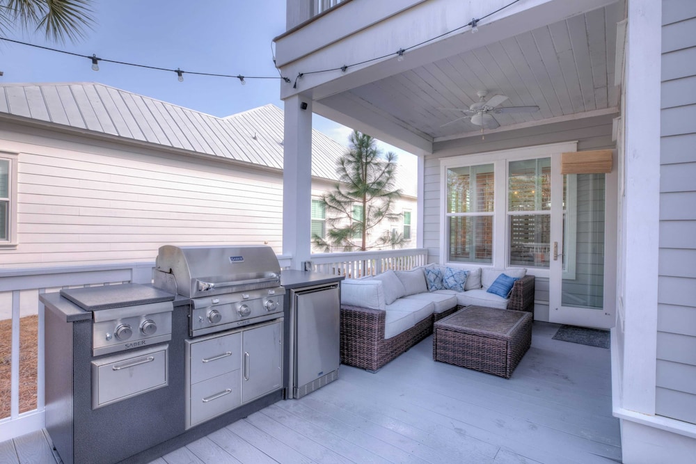 Coconut Cove by Avantstay Deck w/ Hot Tub, Access to 2 Pools