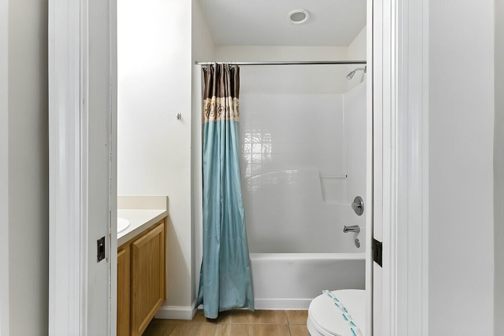 Cozy 4BR Villa w/ Priv Pool Lake Berkley Resort