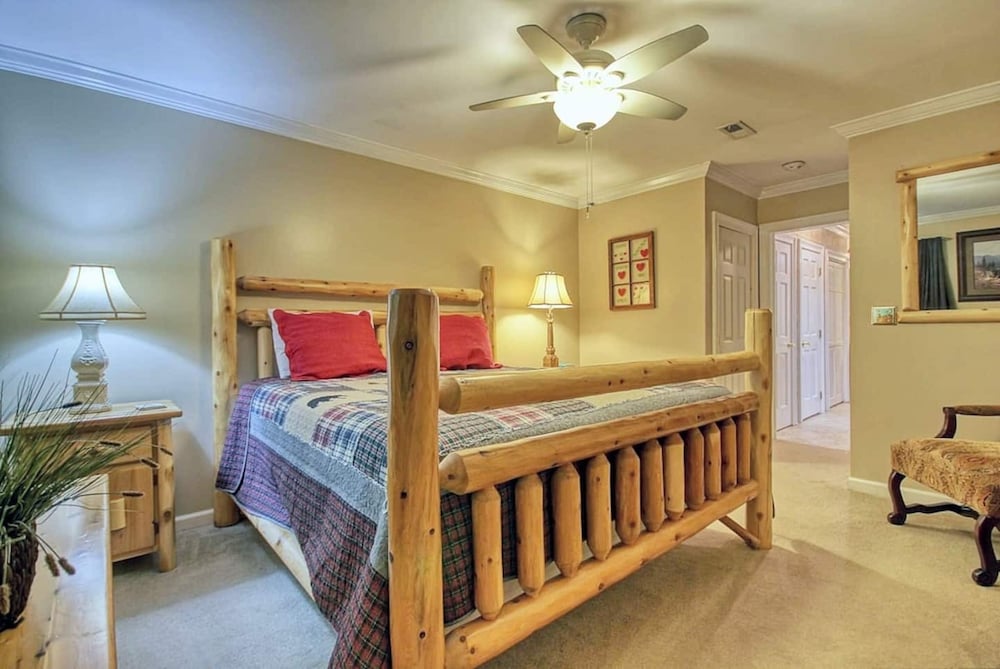 Mountain View Bliss - Cozy 1BR Cabin view 3
