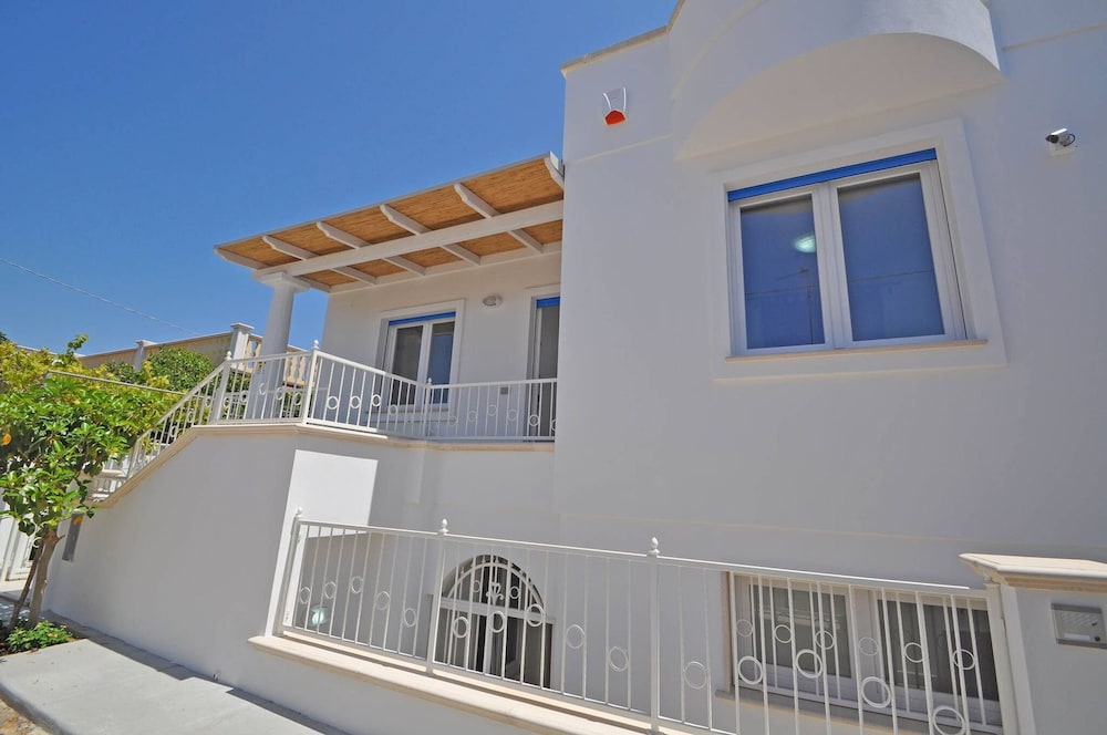 Villa Sacher Sleeps 12 Just 100 Metres From the sea