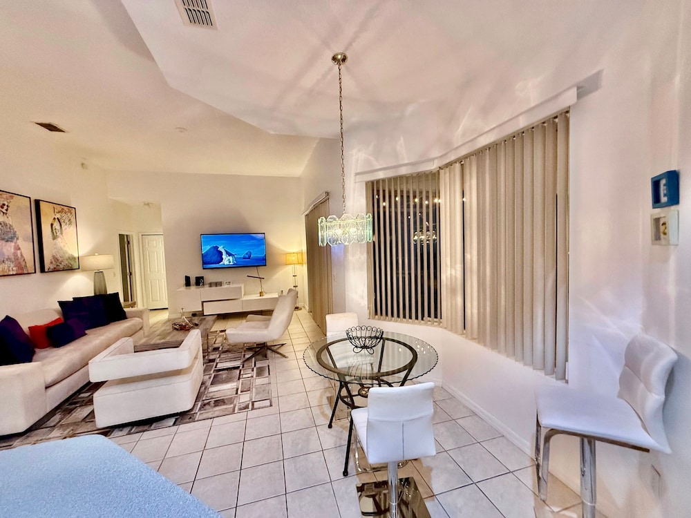 Westridge Super Exclusive 4BR Home Near Disney