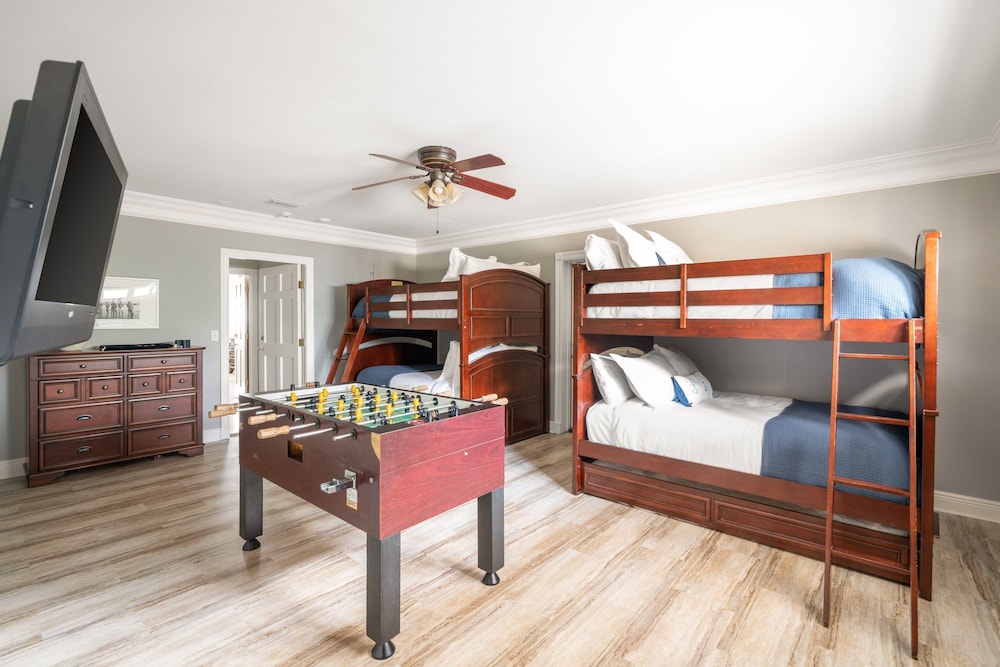 Promenade by Avantstay Beach Front Mansion w Breathtaking Views Pool