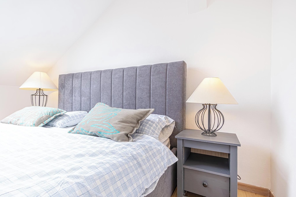 Stylish 3BR Apt With Balcony City Center