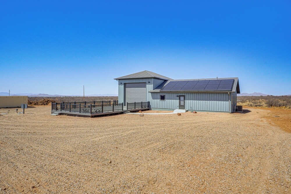 Stargazer's Delight: Mtn-view Pearce Home w/ Deck!