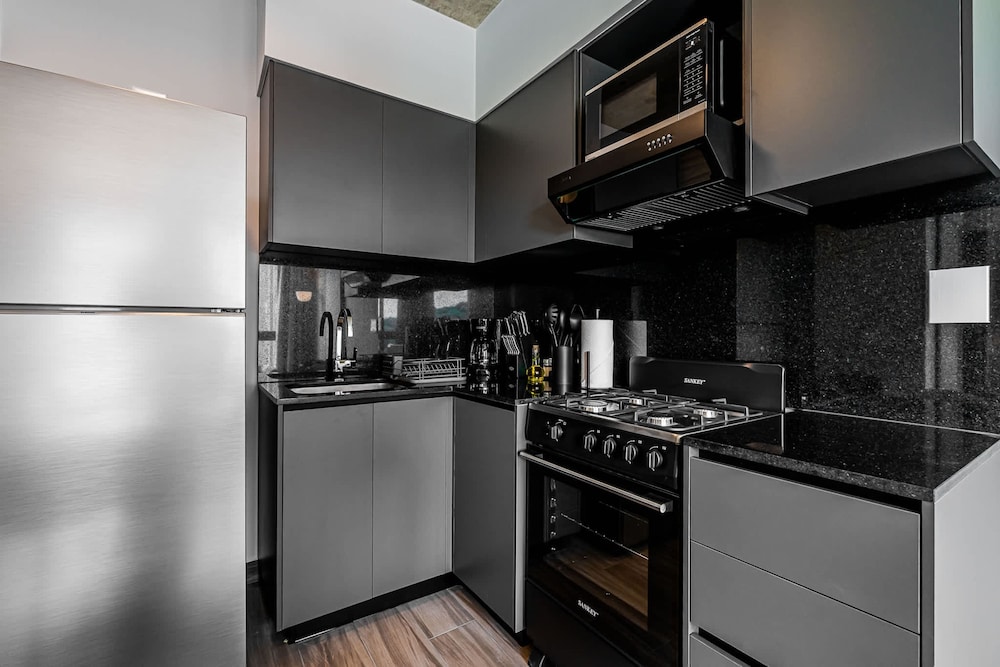 w Splendid 1BR in the Heart of Centriqo
