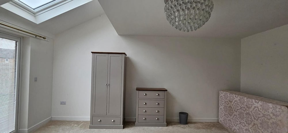 House - Sleeps 11 - Parking - Station Close