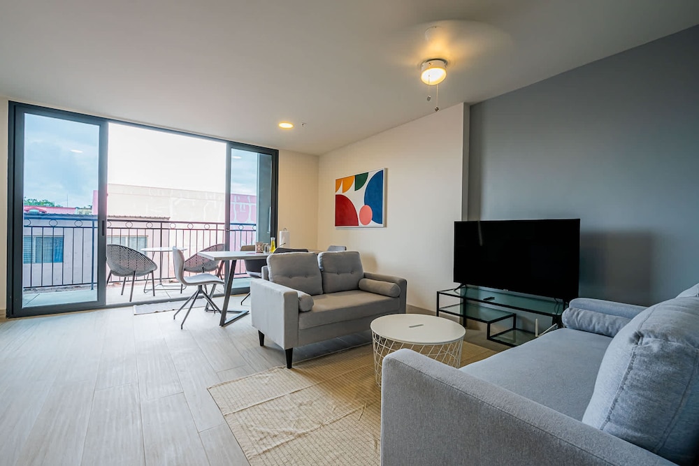 w Comfy 1BR w Perfect Balcony in Casco View