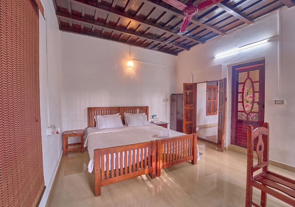 Cotelac Heritage Lake Resort Alleppey