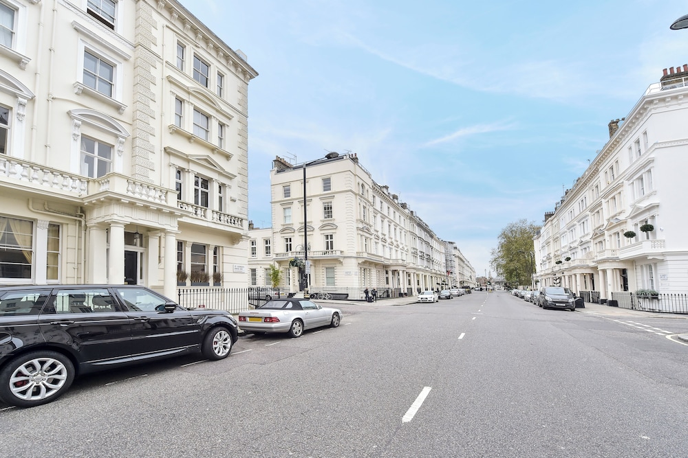 Smart 2 bedroom flat near Pimlico Tube