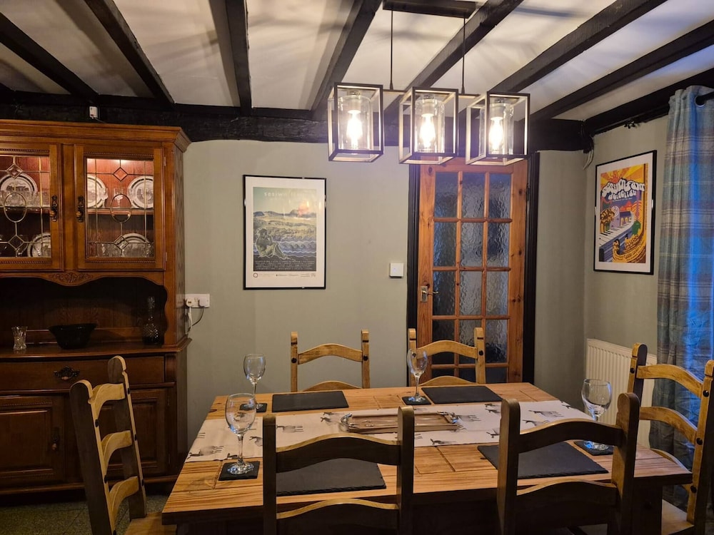 Charming Dolgellau Townhouse With Garden, Perfect for Families