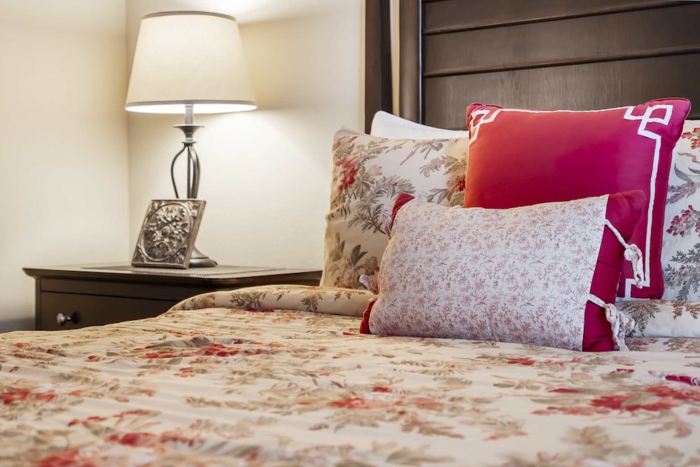 Branson Hills Getaway Sleeps 6