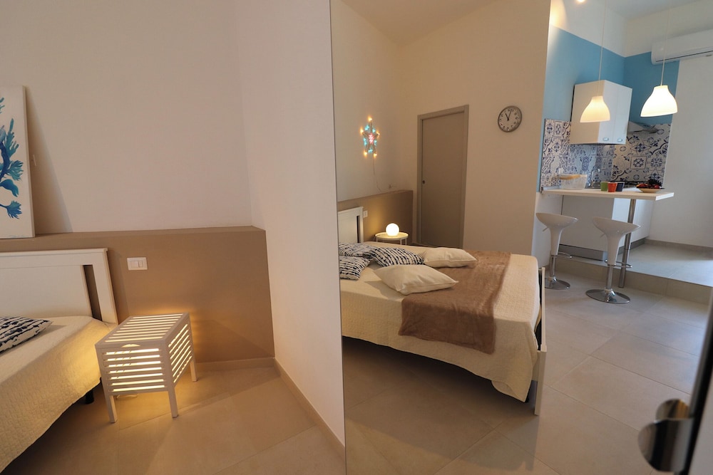Casa Maya Modern Open-space Apartment Steps From Otrantos Seafront