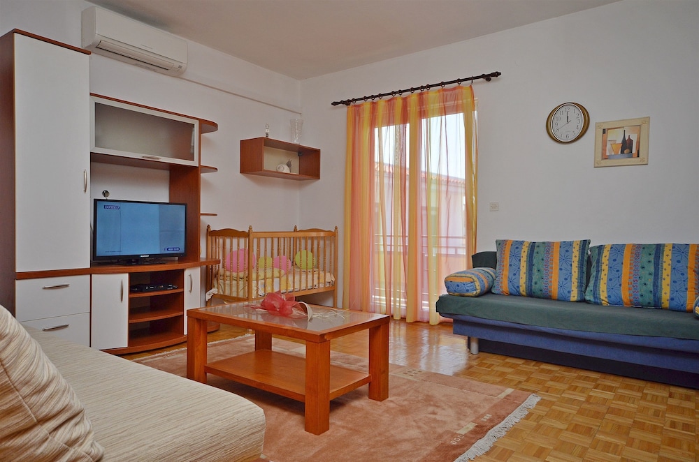 Apartment and Room Ivica