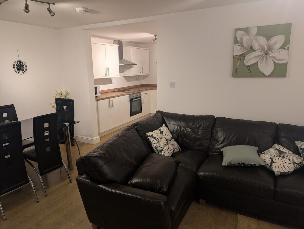 Bayview 1-bed Swansea Retreat