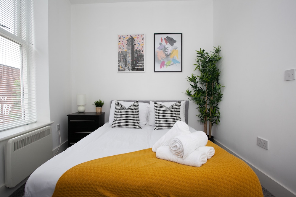 Cross St Boutique Apartment view 4