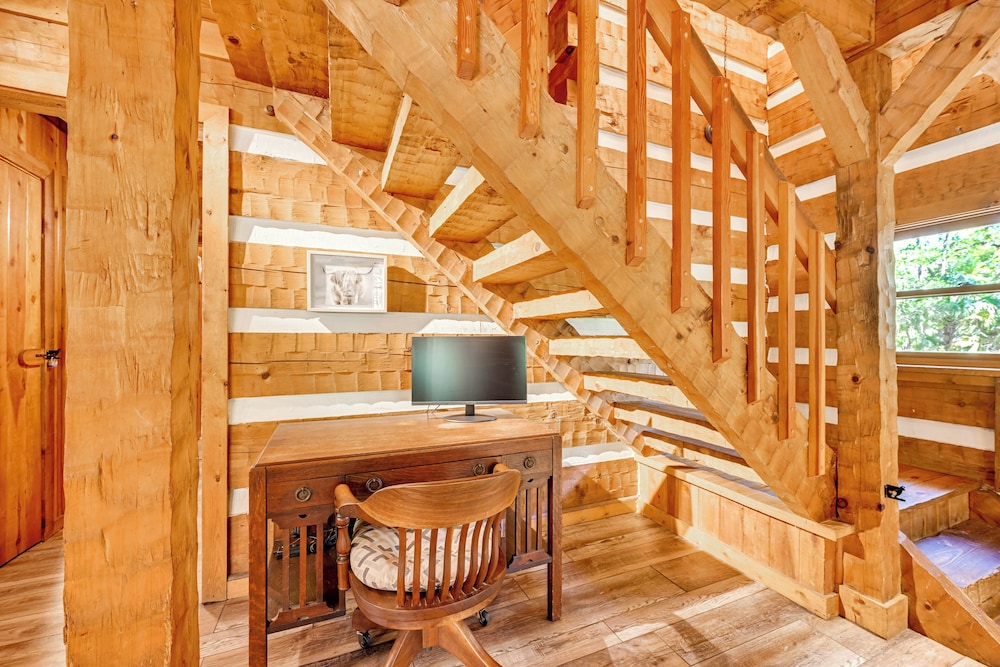 Spacious Sebring Family Cabin w/ Fun Barn + Yard!