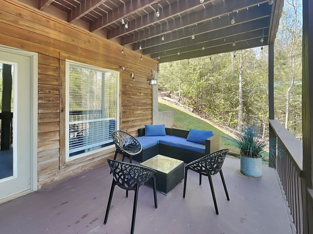 Hilltop Hideaway by Jackson Mountain Rentals