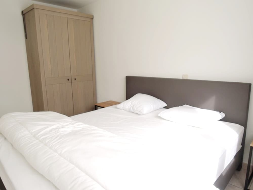 Apartment Near Epernayplein, Family-friendly Stay