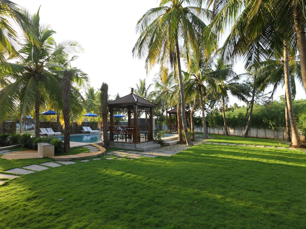 OYO 13820 Coco Retreat Farm