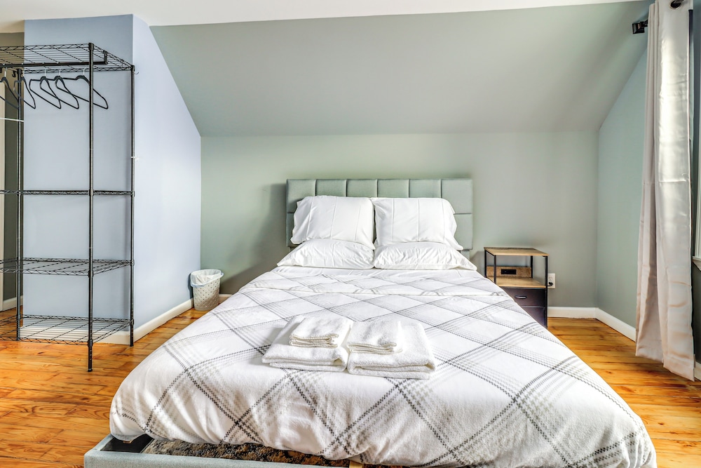1 Mi to Rouge Park: Home w/ Fenced Yard & Deck