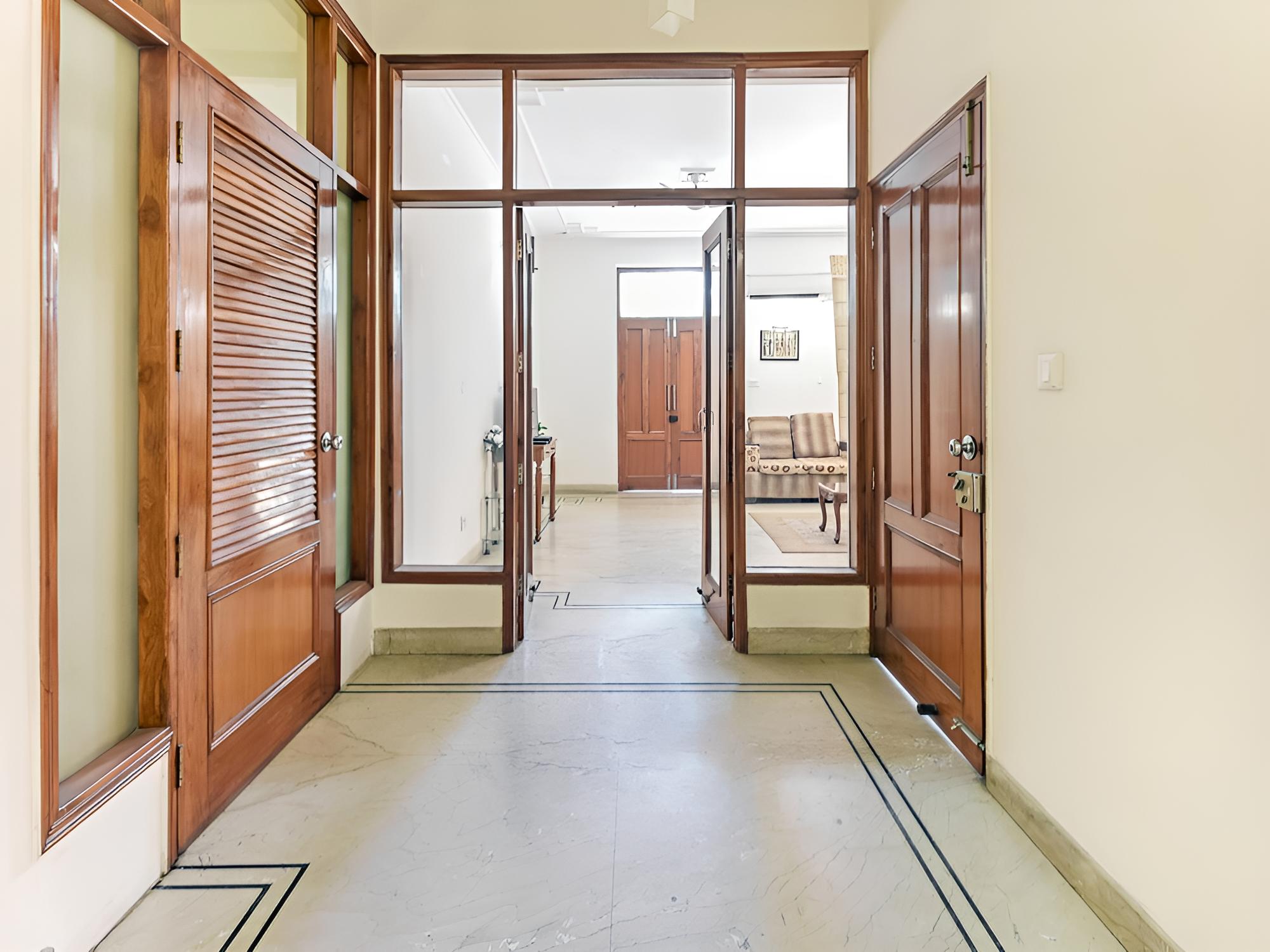 Lobby & Reception