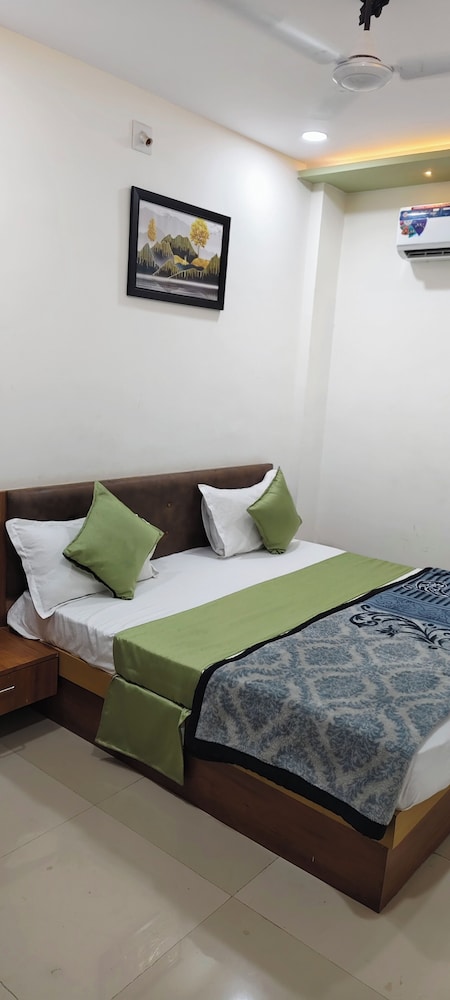 Hotel Radhe