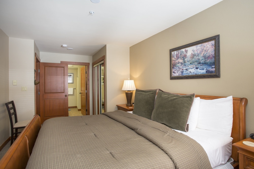 Eagle Springs East 1 & 2 Bedroom Condos