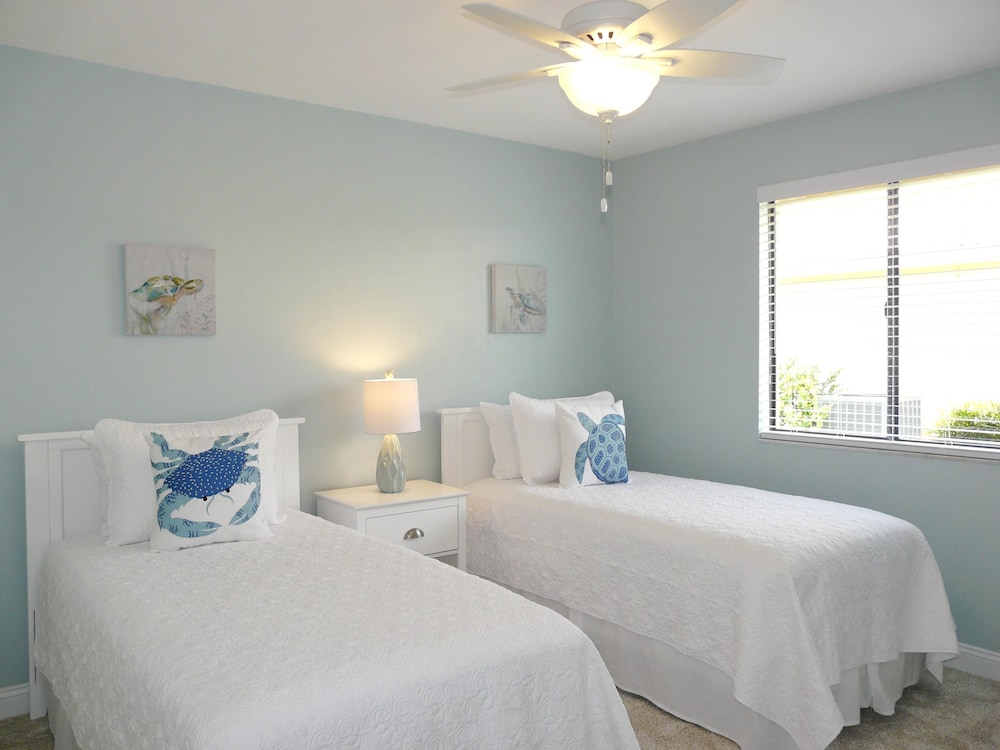 Idyllic Waterfront Home With Pool and Western Exposure view 4