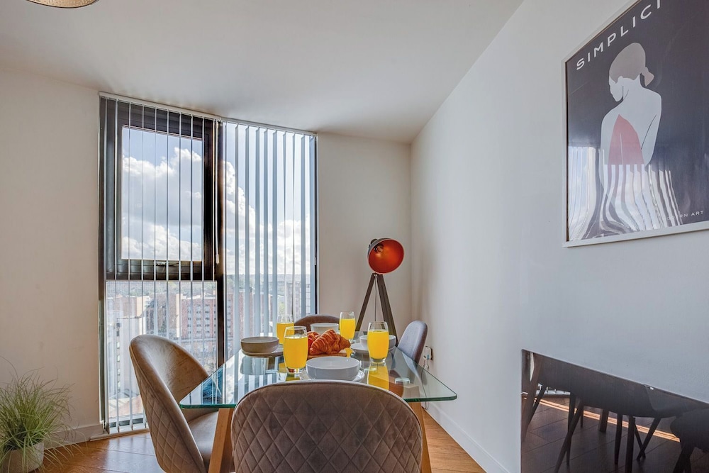 Sheffield 11th Floor City View Apartment