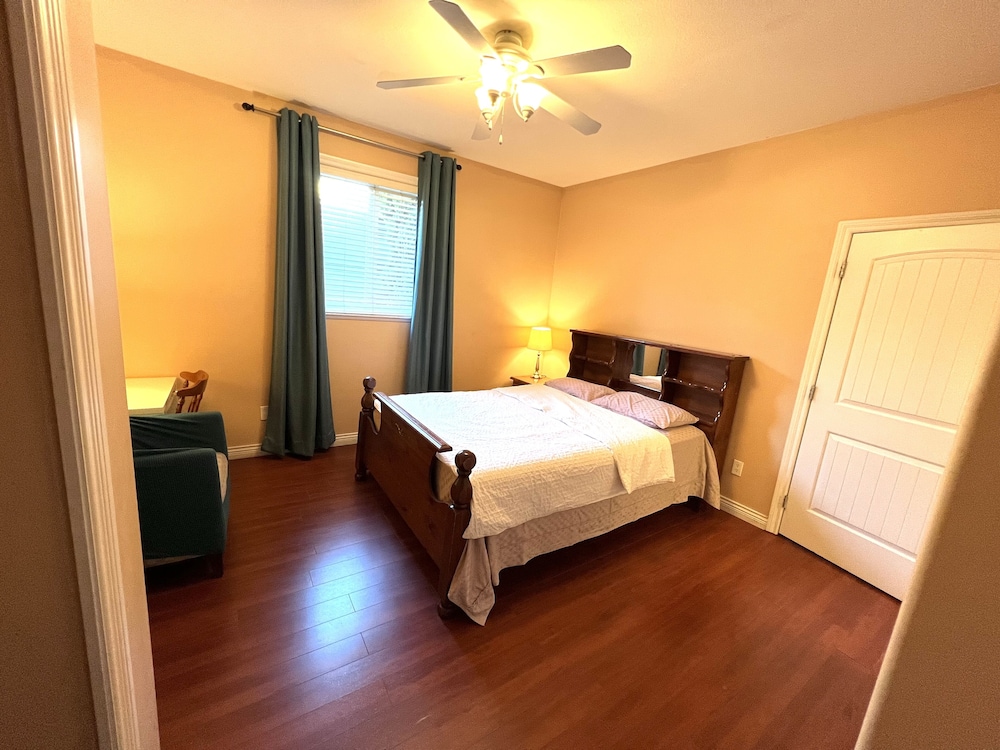 Surrey Vacations - Family Suite - Property Image 23