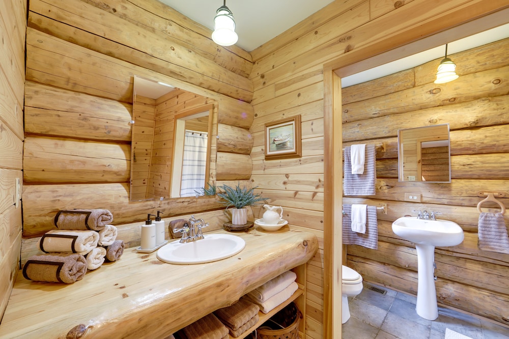 Rustic Tustin Cabin on 7 Acres w/ Fire Pit  Porch - Property Image 3