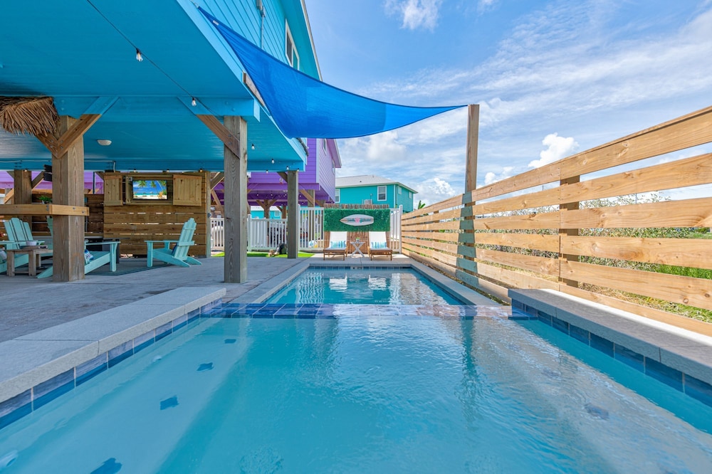 Totally Beachin by Avantstay Private Pool Hot Tub Swing Seats Beach Get Away