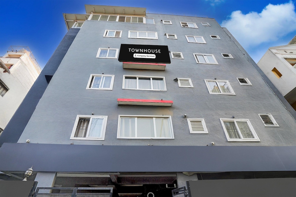 Spacious Comfort Stays Near Aerospace Museum