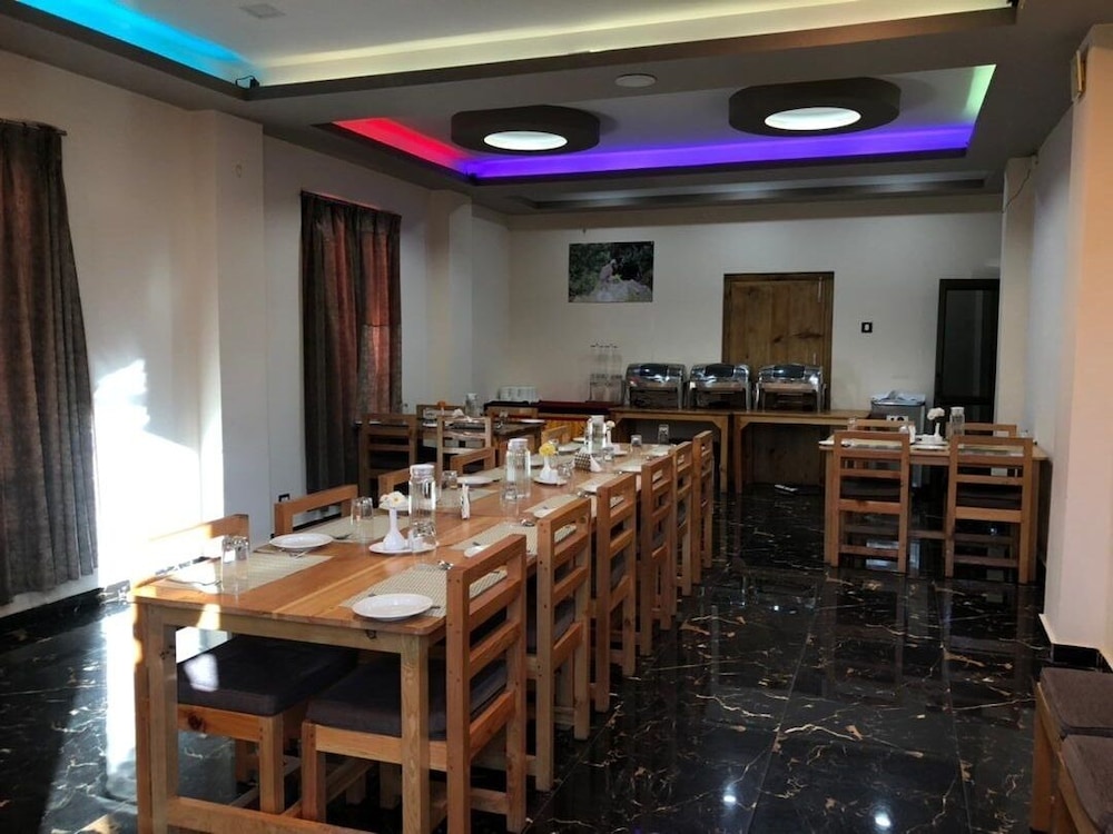 Food & Beverage