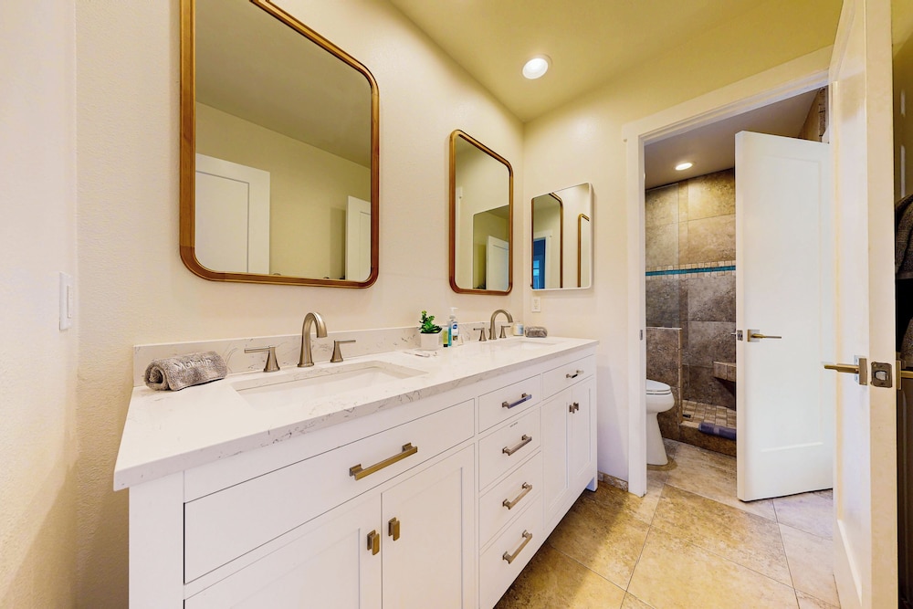 4BR Dog-friendly Home w/ Pool, Spa, Grill & A/C