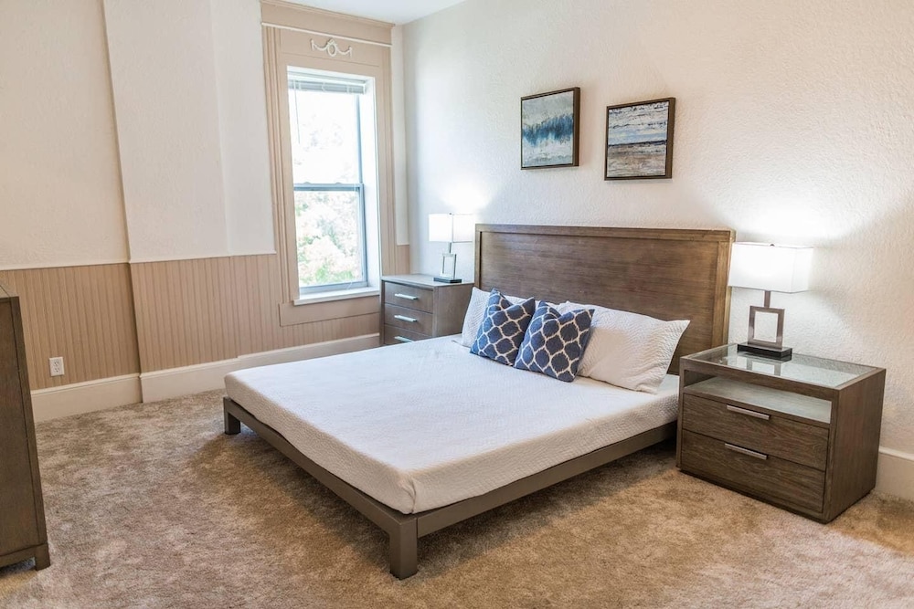 Condos at The Ray view 4