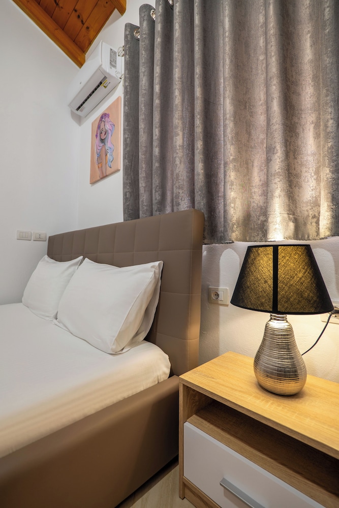 Atlantis Hotel & Apartments