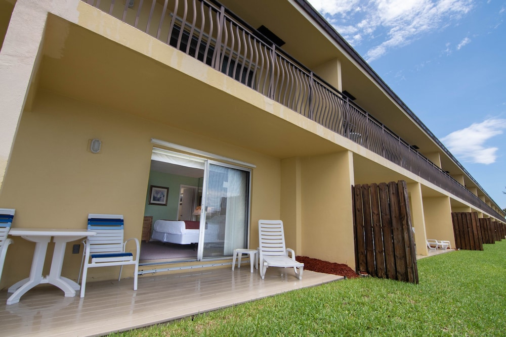 Palm Beach Waterfront Suites