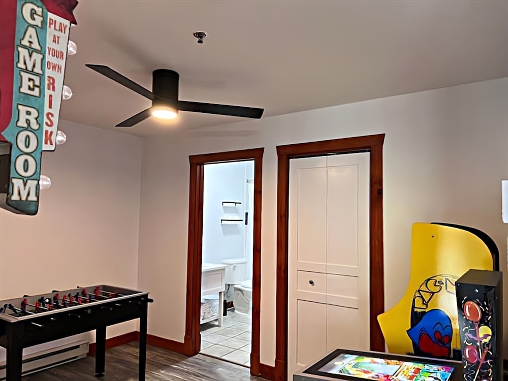 Les Eaux 227-1 by Escapades Tremblant