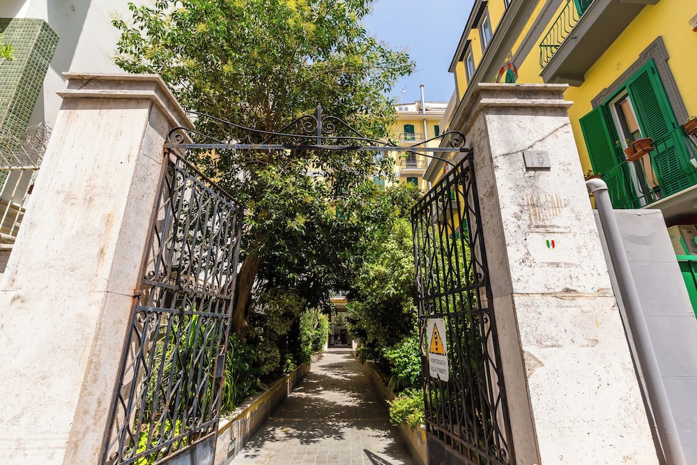 Stanzione Classy Flat at Vomero Central